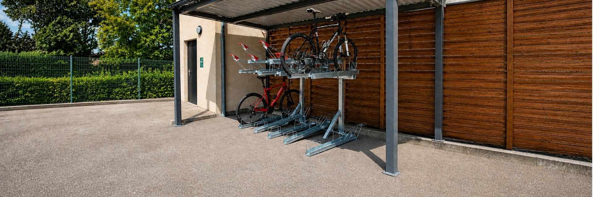 Rack vélo double étage Steelbox en local couvert