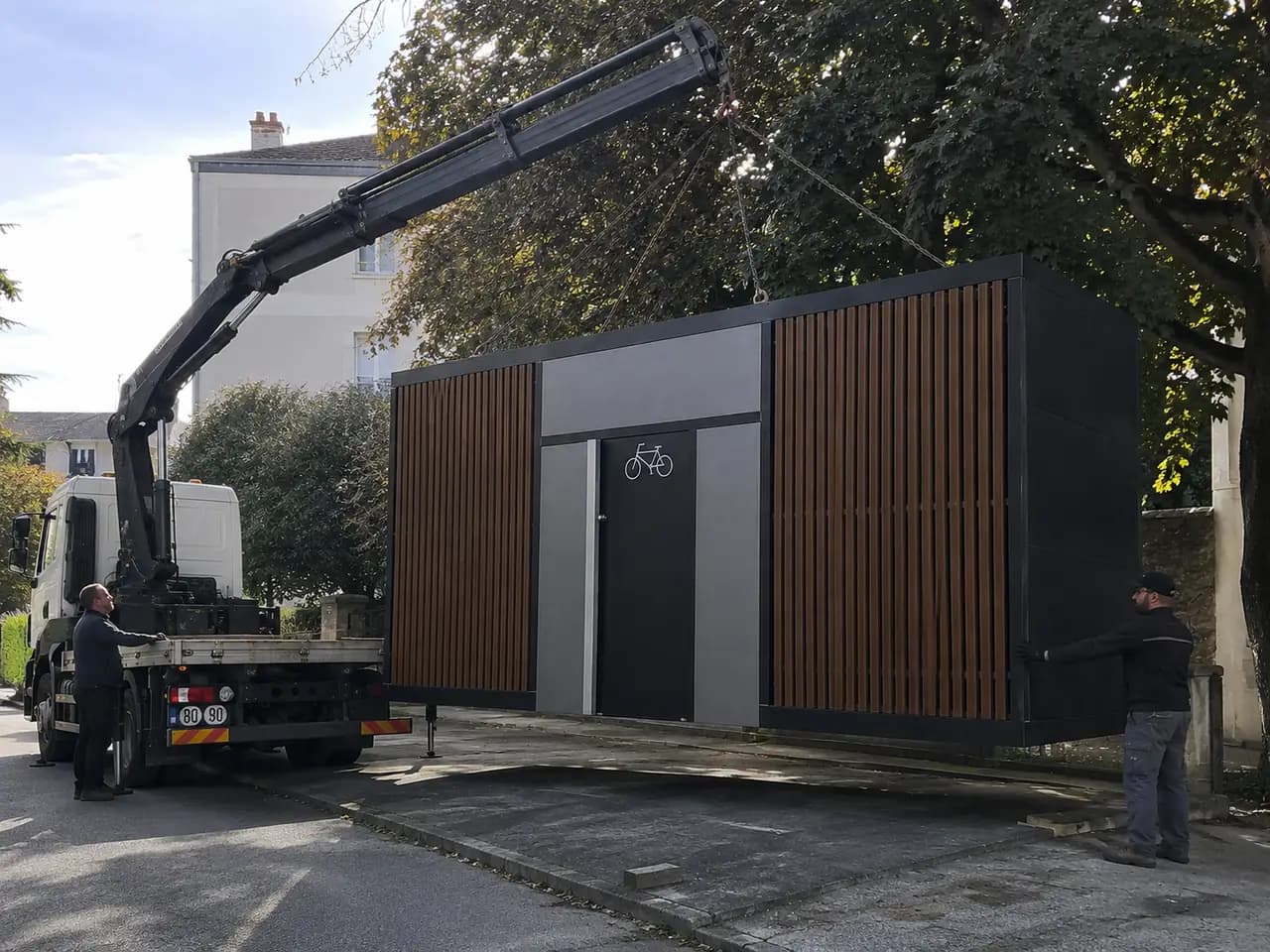 Structure vélo Steelbox pré-assemblée livrée et déposée par camion-grue